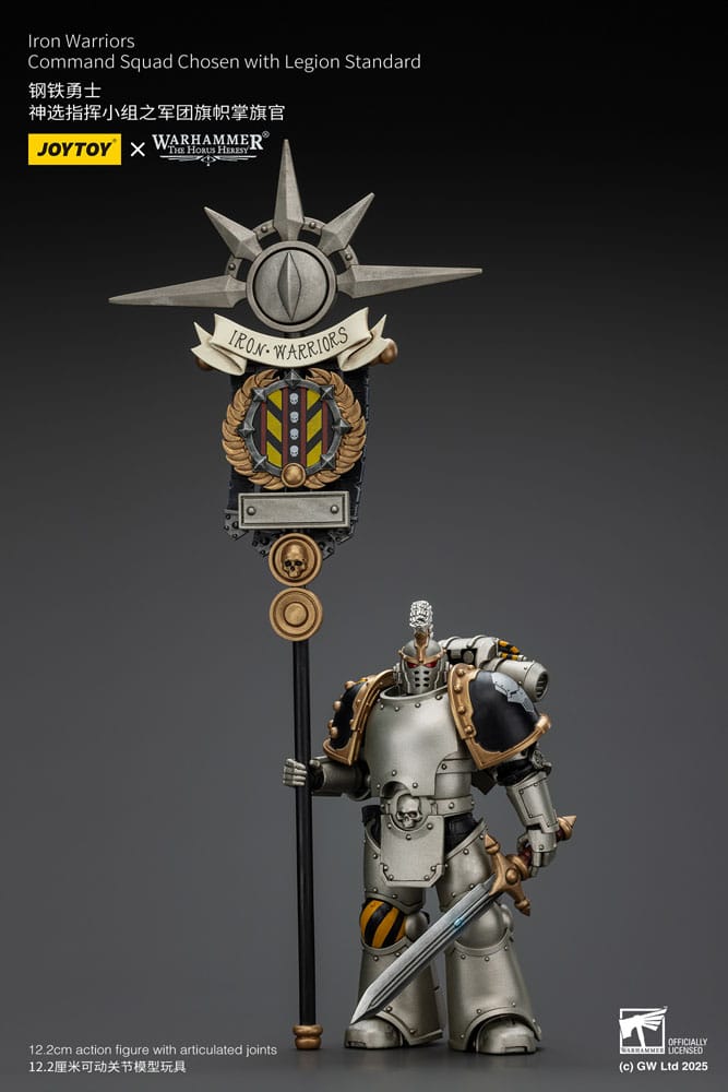 Warhammer The Horus Heresy Figura de acción 1/18 Escuadrón de mando de guerreros de hierro elegido con estándar de la Legión 12 cm