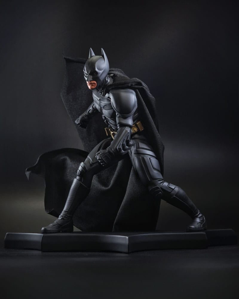 DC Direct Kip DC filmovi Statue Batman (The Dark Knight) 24 cm