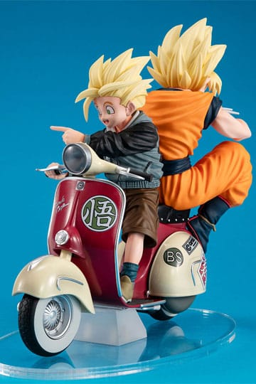 Dragonball Z 05 Desktop Real McCoy PVC Diorama Super Saiyan Son Goku & Super Saiyan Son Gohan & Motorbike 16 cm