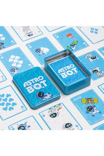 Astro Bot som spiller kort metall