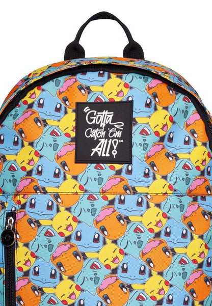 Pokemon -Rucksack fangen sie alle im gesamten Druck.