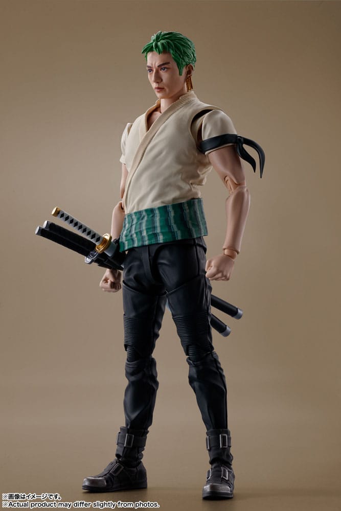 Tek Parça S.H. Figuarts aksiyon figürü Roronoa Zoro (Netflix) 14 cm