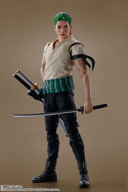 Tek Parça S.H. Figuarts aksiyon figürü Roronoa Zoro (Netflix) 14 cm