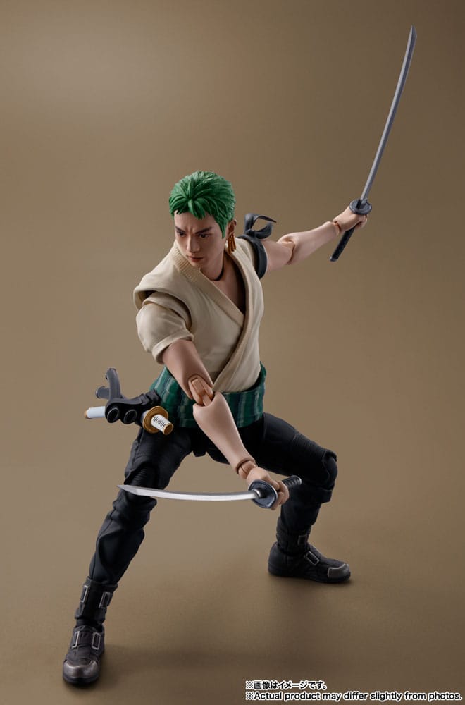 Tek Parça S.H. Figuarts aksiyon figürü Roronoa Zoro (Netflix) 14 cm