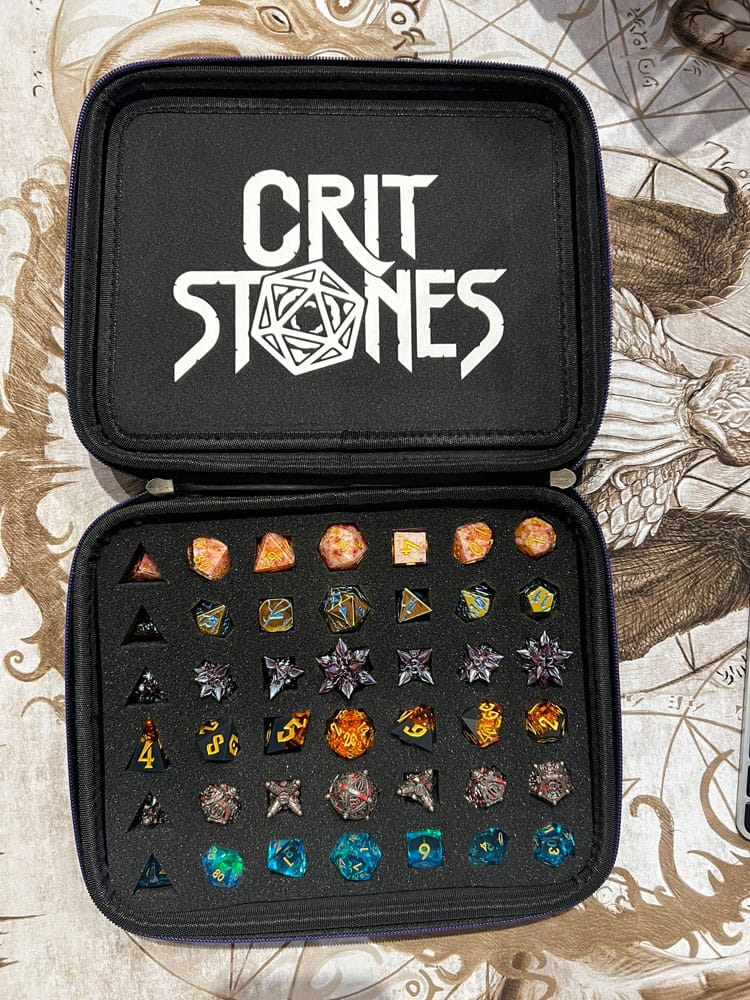 CritStones Würfeletui Arcanum Rot
