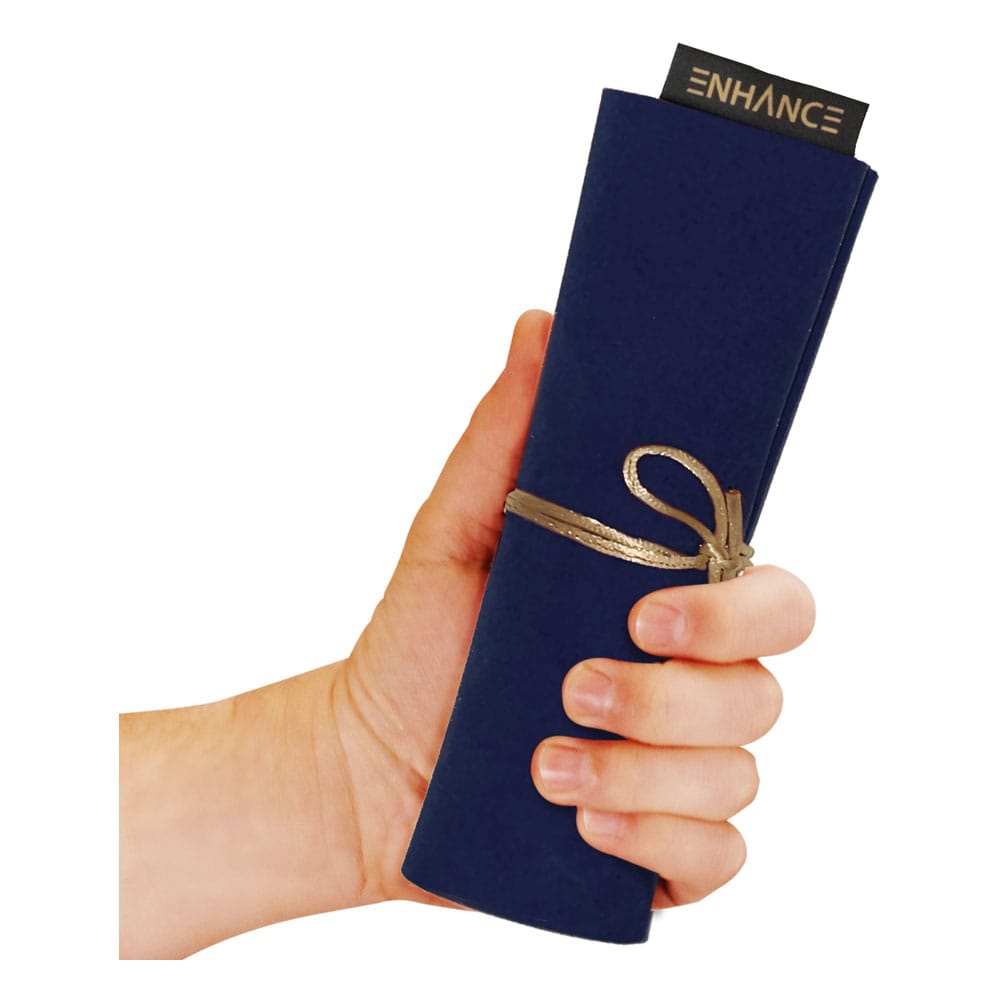 Migliora il rotolamento da tavolo su una borsa per pergamene con i dadi blu