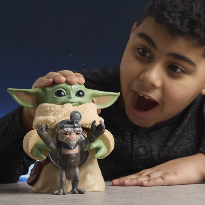 Star Wars: The Mandalorian e Grogu Action Figure elettroniche Huggin' Grogu e Anzellan 17 cm