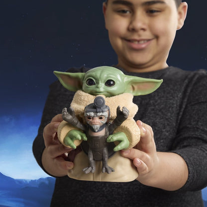 Star Wars: The Mandalorian e Grogu Action Figure elettroniche Huggin' Grogu e Anzellan 17 cm