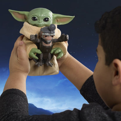 Star Wars: The Mandalorian e Grogu Action Figure elettroniche Huggin' Grogu e Anzellan 17 cm