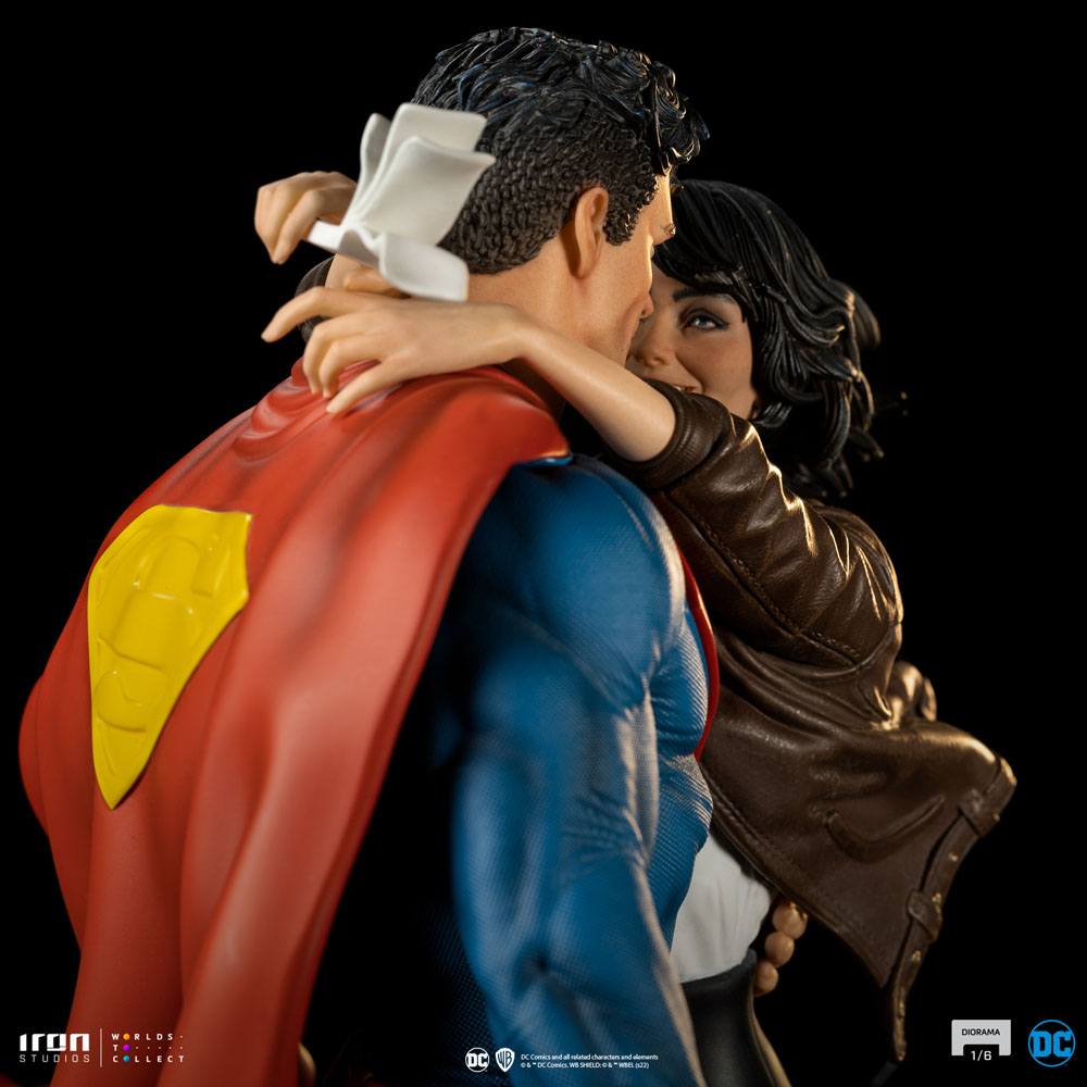 DC Comics Diorama 1/6 Superman & Lois 57 cm