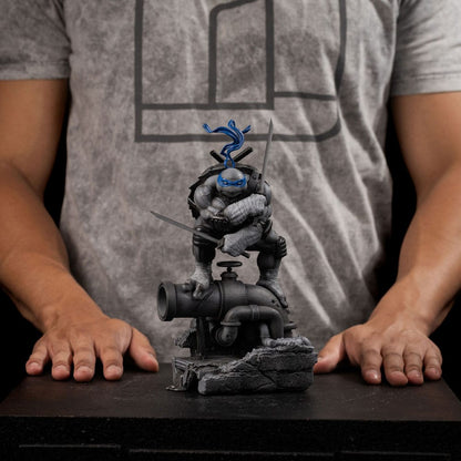 Estatua a escala artística de las Tortugas Ninja Mutantes Adolescentes 1/10 Leonardo Variante en blanco y negro 26 cm heo exclusivo