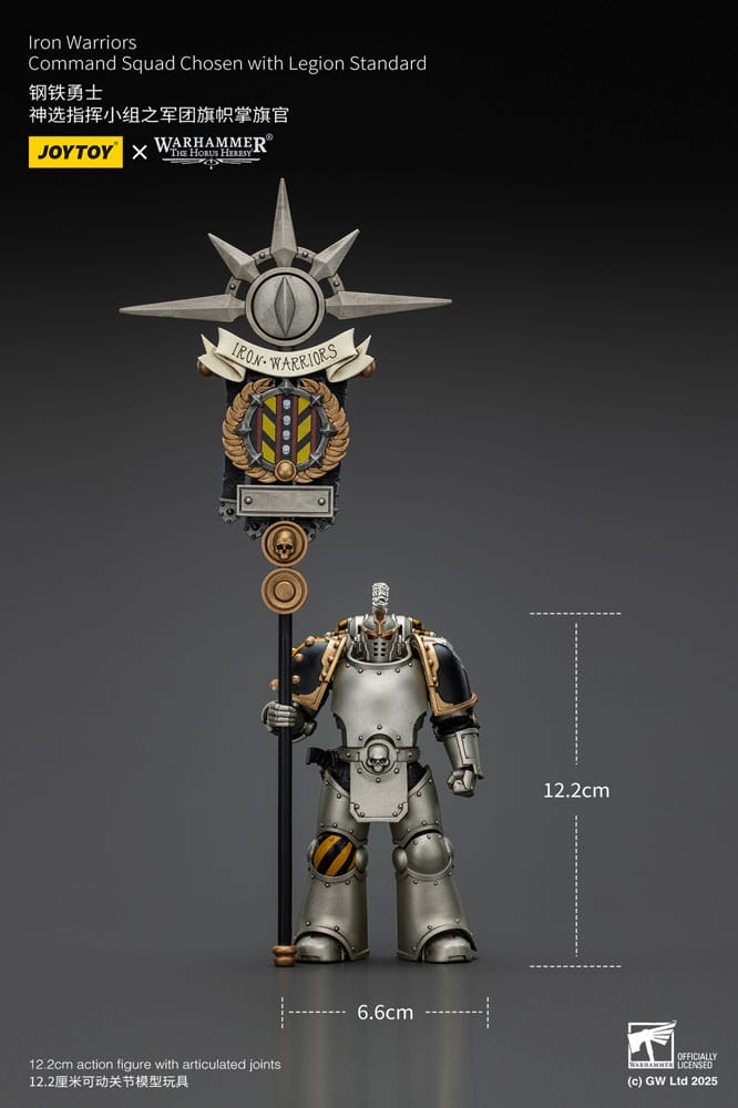 Warhammer The Horus Heresy Figura de acción 1/18 Escuadrón de mando de guerreros de hierro elegido con estándar de la Legión 12 cm