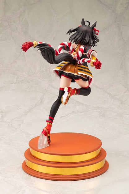 Uma Musume Pretty Derby Pvc Statue 1/7 superar al invasor de calor Kitasan Black 30 cm