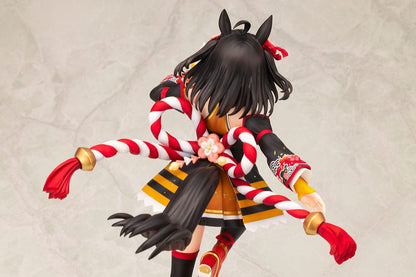 Uma Musume Pretty Derby Pvc Statue 1/7 superar al invasor de calor Kitasan Black 30 cm