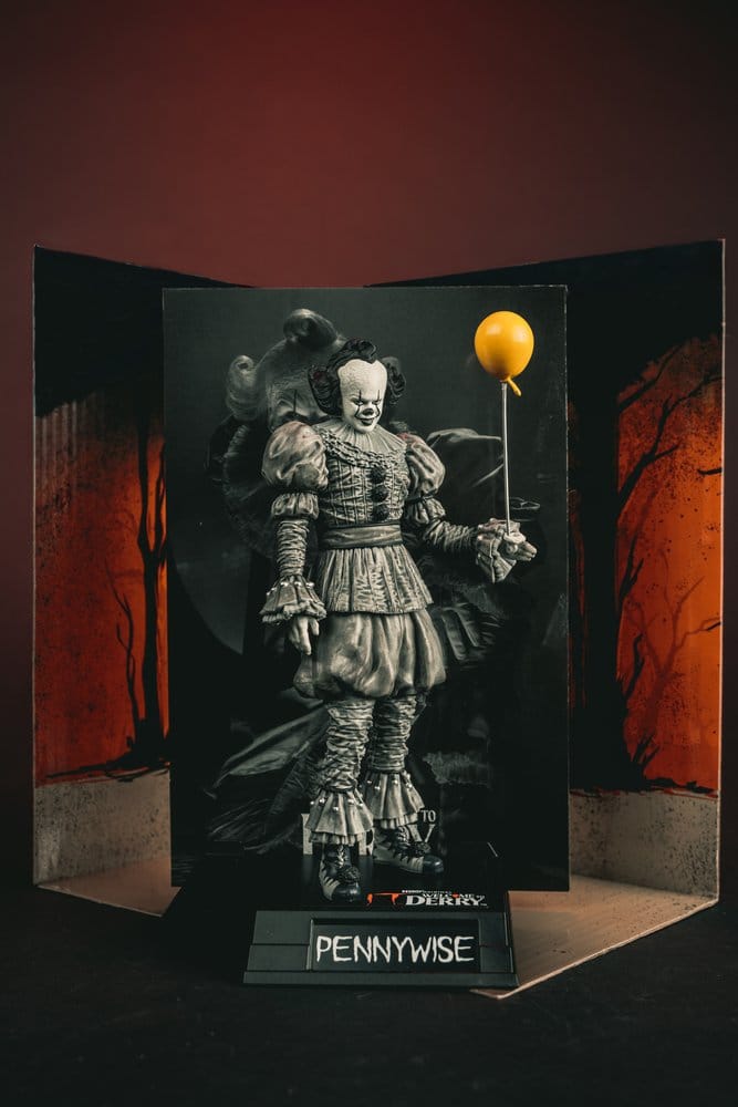 Het Welcome to Derry Movie Maniacs Figuur Pennywise (zwart-wit) 16 cm