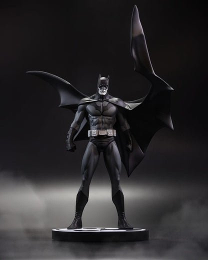 DC Direct  Statue Batman Black & White Batman (by Jorge Jimenez) 27 cm