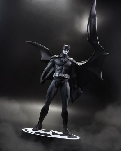 DC Direct  Statue Batman Black & White Batman (by Jorge Jimenez) 27 cm