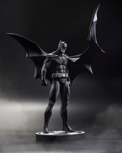 DC Direct  Statue Batman Black & White Batman (by Jorge Jimenez) 27 cm