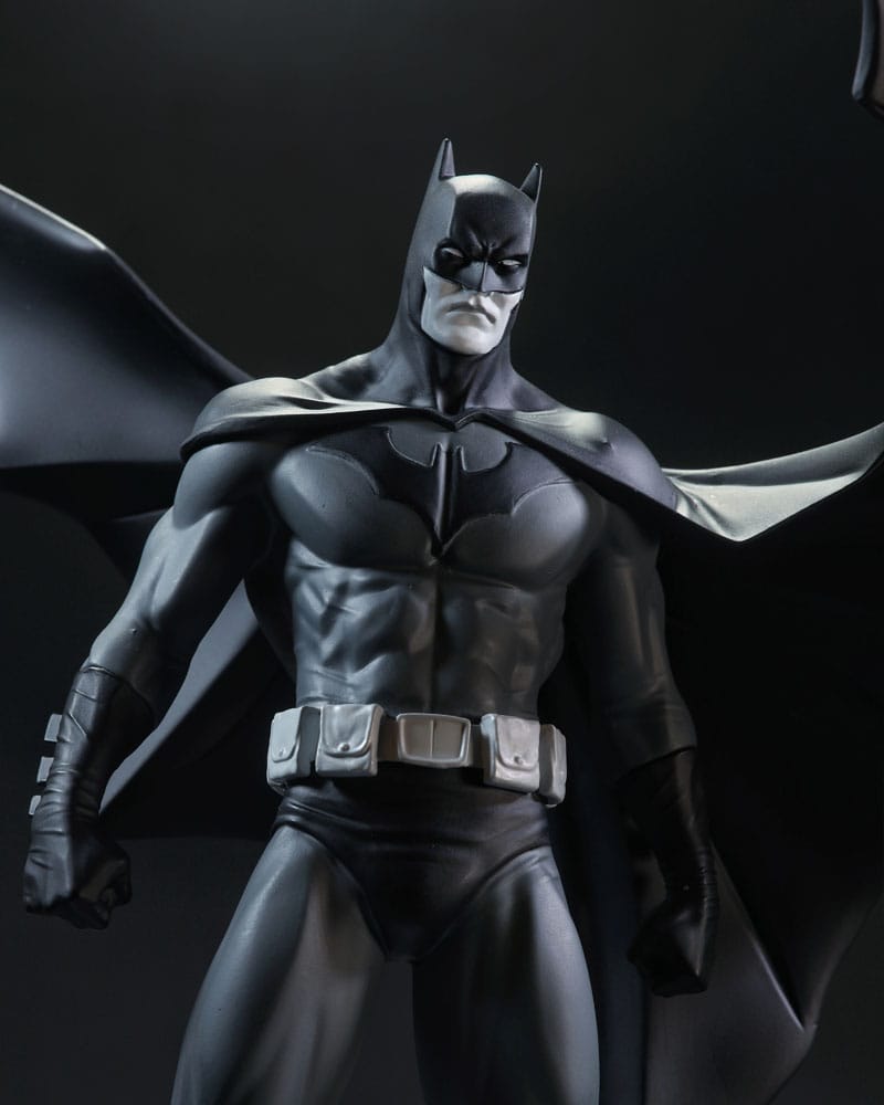 DC Direct  Statue Batman Black & White Batman (by Jorge Jimenez) 27 cm