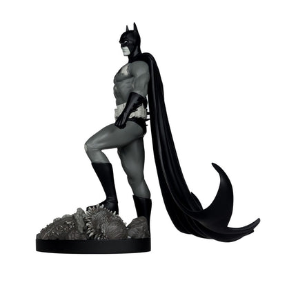 DC Direct Statue 1/10 Batman af Bjorn Barends (Sort Hvid) 18 cm