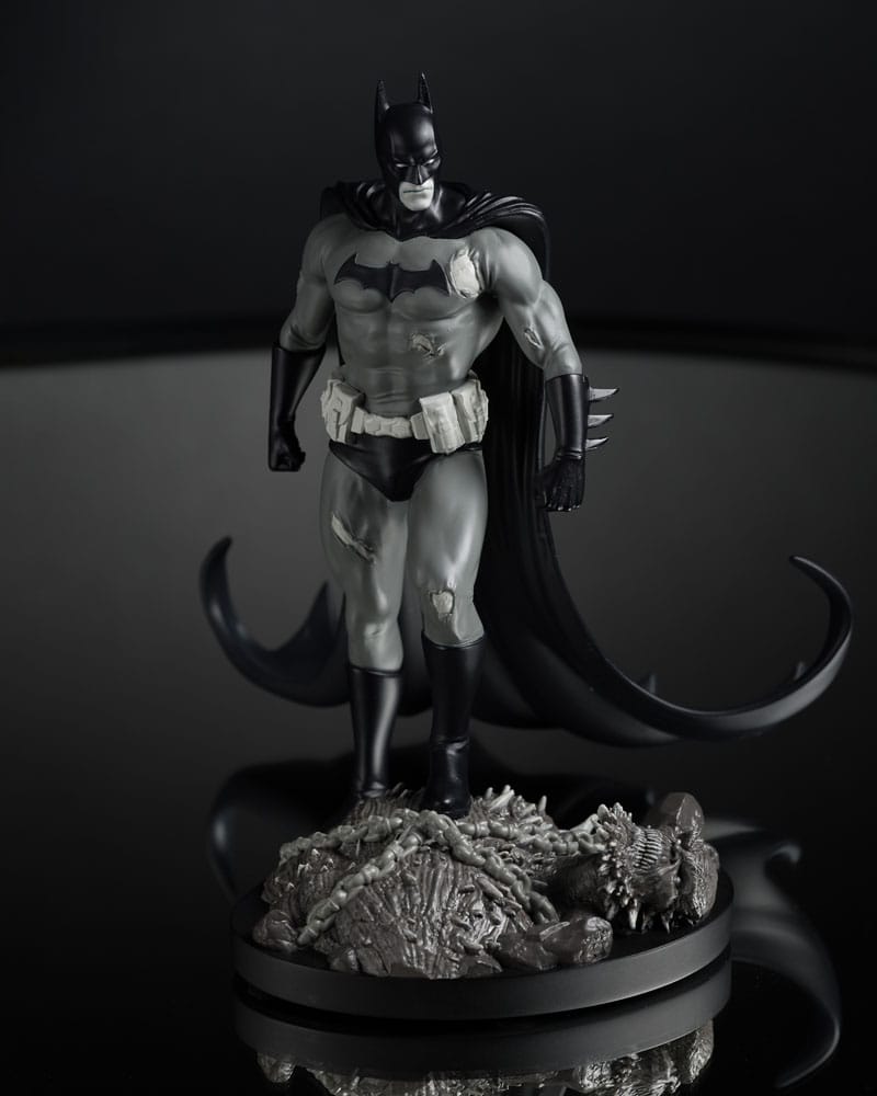 DC Direct Statue 1/10 Batman af Bjorn Barends (Sort Hvid) 18 cm