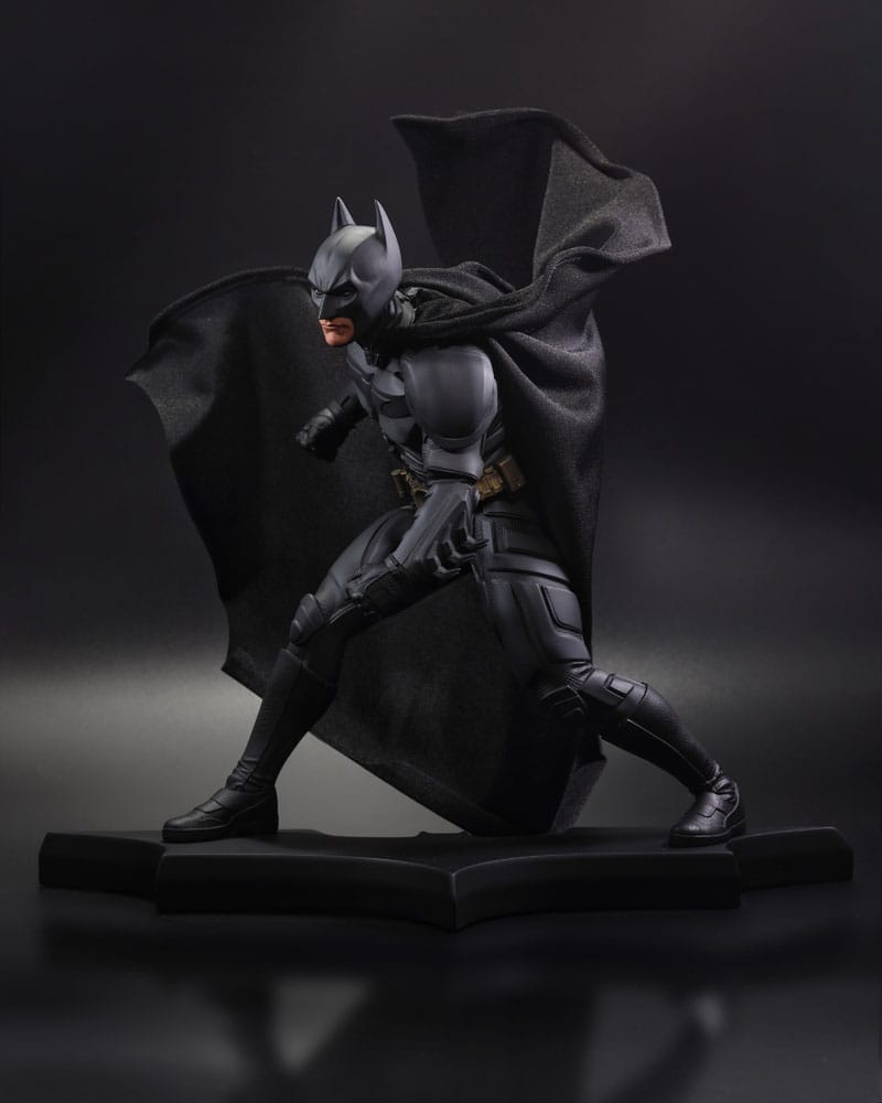 DC Direct Kip DC filmovi Statue Batman (The Dark Knight) 24 cm