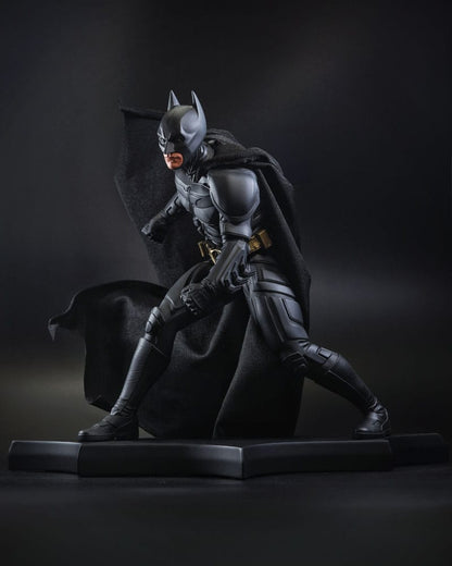 DC Direct Kip DC filmovi Statue Batman (The Dark Knight) 24 cm