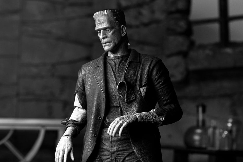 Universal Monsters Action figürü Ultimate Frankenstein'ın Canavarı (Frankenstein Gelini) (B & W) 18 cm