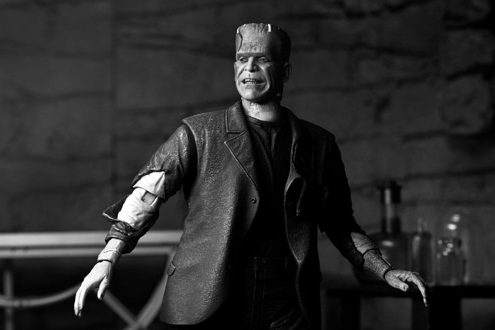 Universal Monsters Action figürü Ultimate Frankenstein'ın Canavarı (Frankenstein Gelini) (B & W) 18 cm
