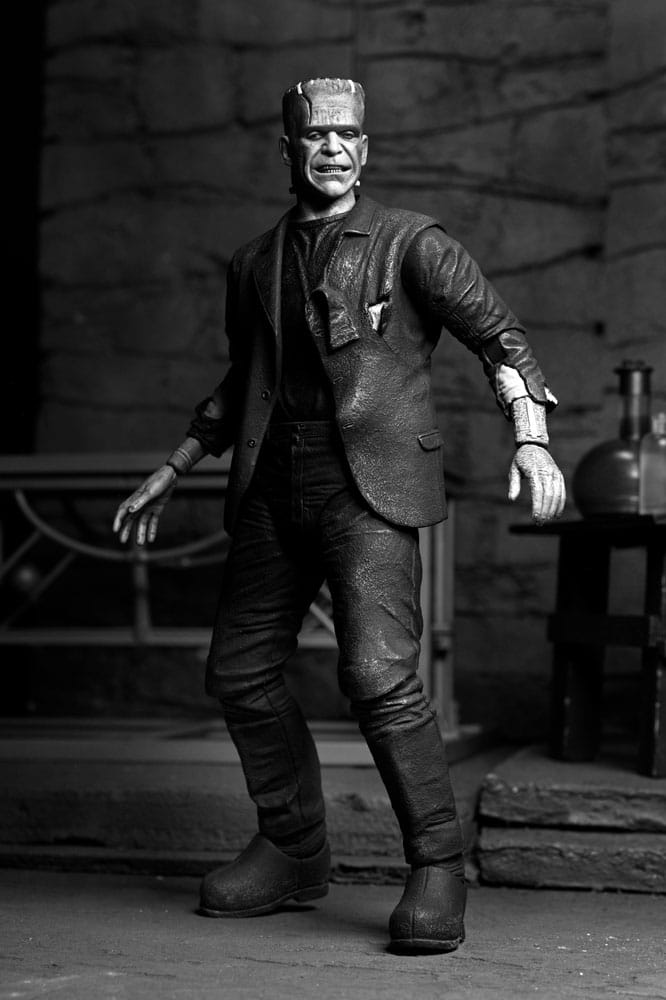 Universal Monsters Action figürü Ultimate Frankenstein'ın Canavarı (Frankenstein Gelini) (B & W) 18 cm