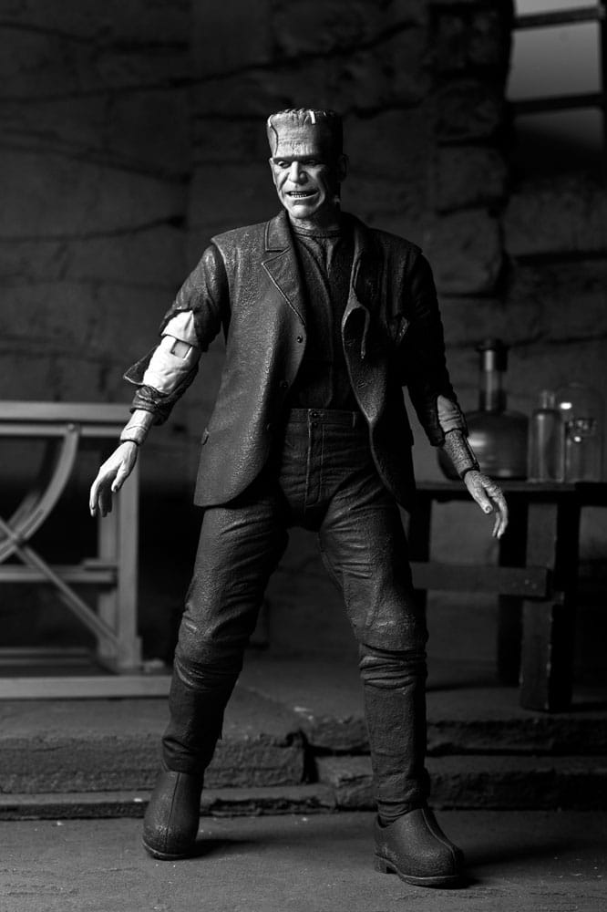Universal Monsters Action figürü Ultimate Frankenstein'ın Canavarı (Frankenstein Gelini) (B & W) 18 cm
