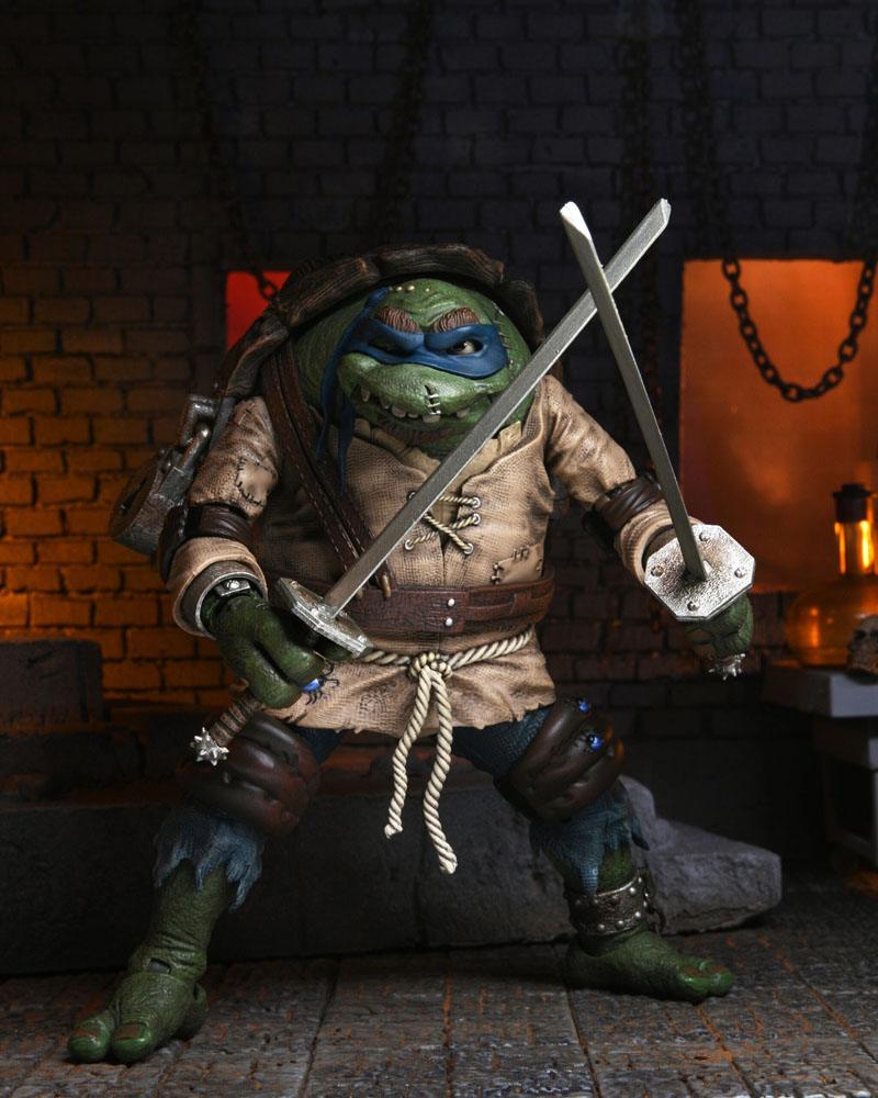 Universal Monsters x Teenage Mutant Ninja Turtles Aksiyon Figürü Kambur Olarak Ultimate Leonardo 18 cm