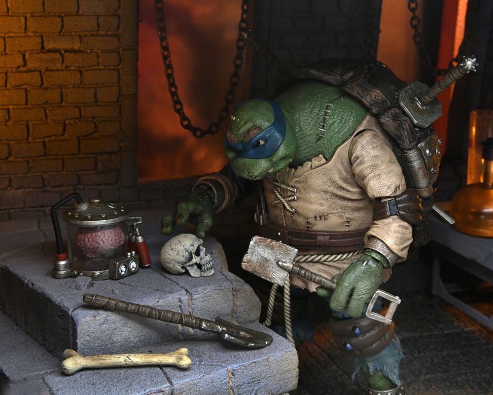 Universal Monsters x Teenage Mutant Ninja Turtles Aksiyon Figürü Kambur Olarak Ultimate Leonardo 18 cm