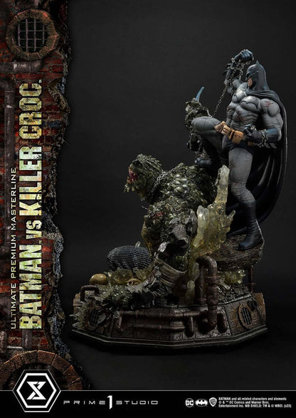 Batman Ultimate Premium Masterline Series Statue Batman contre Killer Croc Deluxe version 71 cm