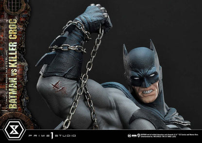 Batman Ultimate Premium Masterline Series Statue Batman contre Killer Croc Deluxe version 71 cm