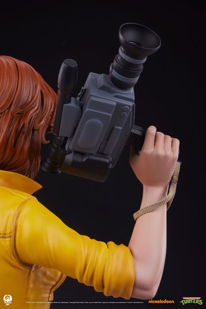 Estatua de la Serie Premier Turtles Mutant Turtles de Teenage 1/4 de abril O'Neil 46 cm