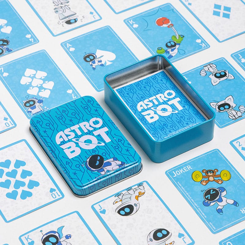 Astro Bot som spiller kort metall