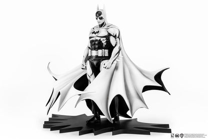 Batman PX PVC Status 1/8 SDCC 2024 Batman Crno -bijela verzija 27 cm