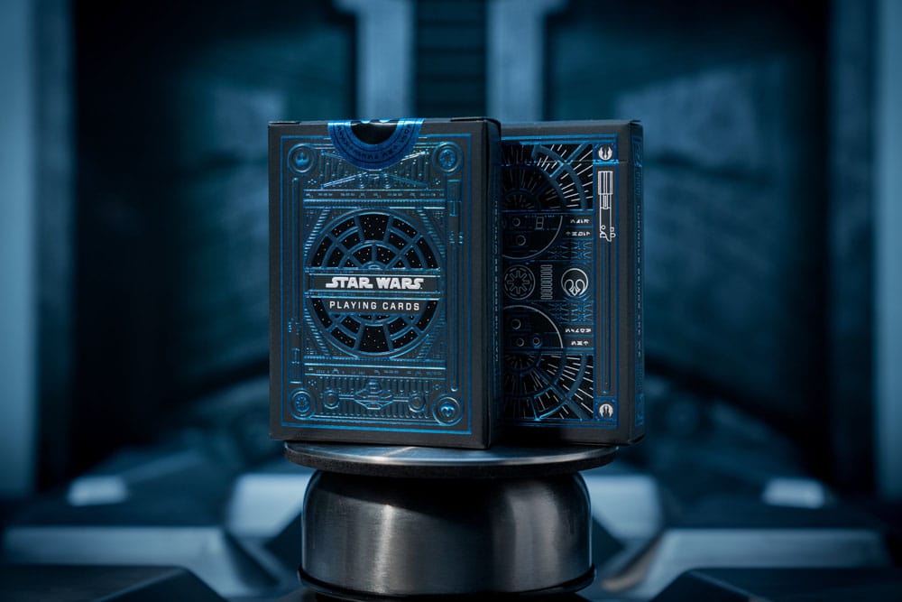 Star Wars jugando a las cartas de la versión azul