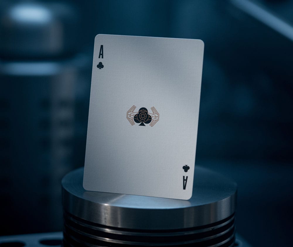 Star Wars jugando a las cartas de la versión azul