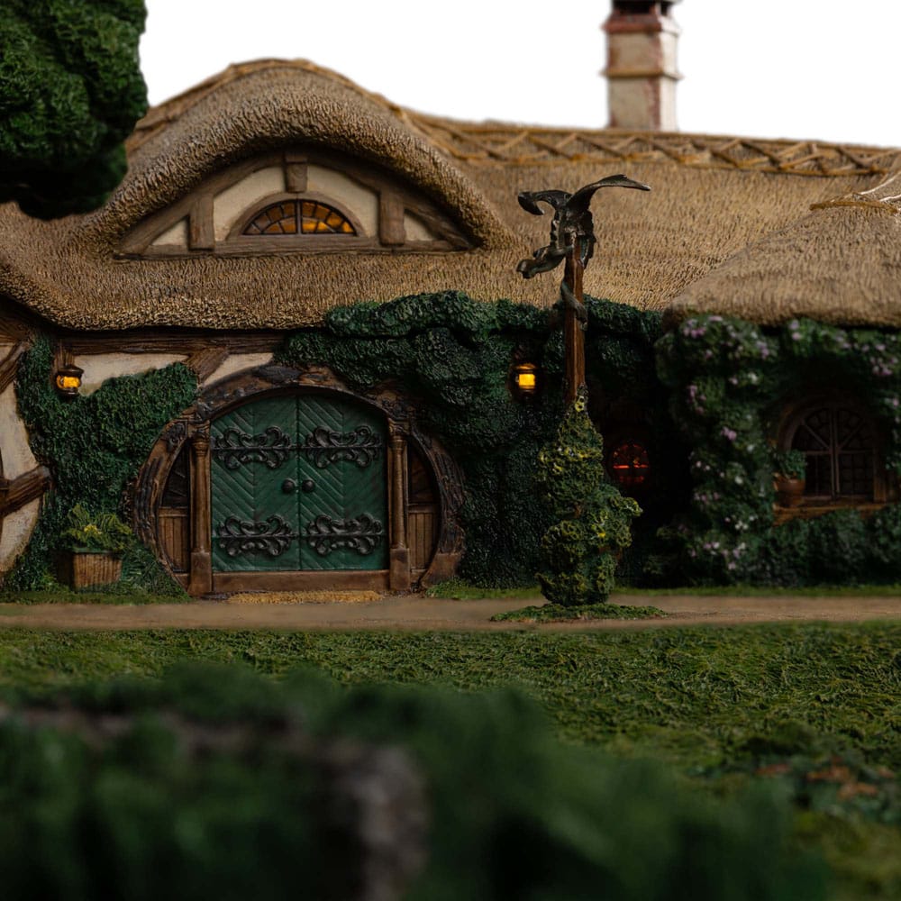 Lord of the Rings-standbeeld De Green Dragon Inn